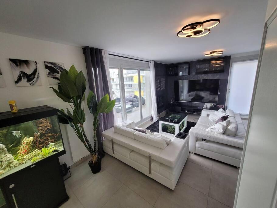 Appartement Neuf Moderne + Parking, Geneve Saint-Genis-Pouilly Exterior foto